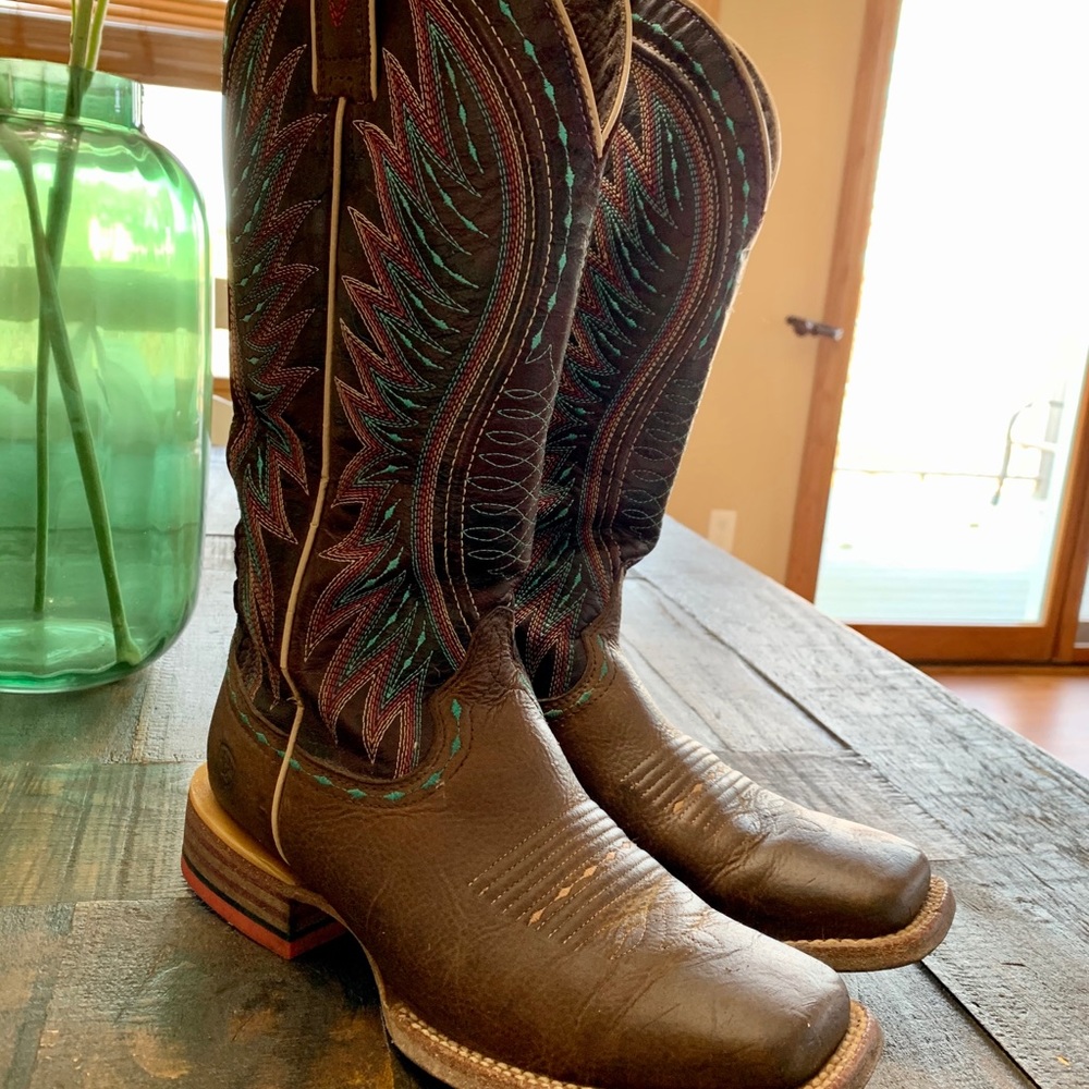 Ariat women’s cowgirl style boots